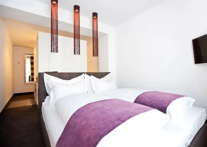 Daire Goodman's Living Berlin